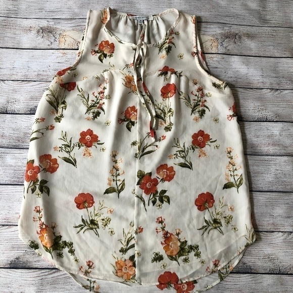 Rose & Olive Tops - Rose & Olive Floral Print Sleeveless Top Size XS
